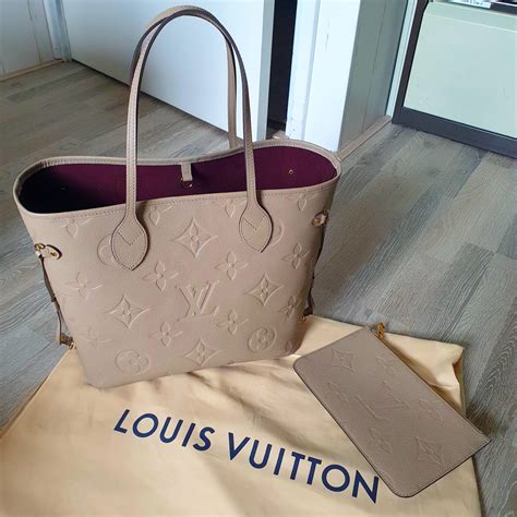 lv neverfull pochette outfit|neverfull tote bag review.